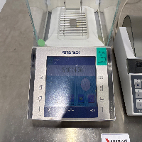 Mettler Toledo XP205 Analytical Balance image 2